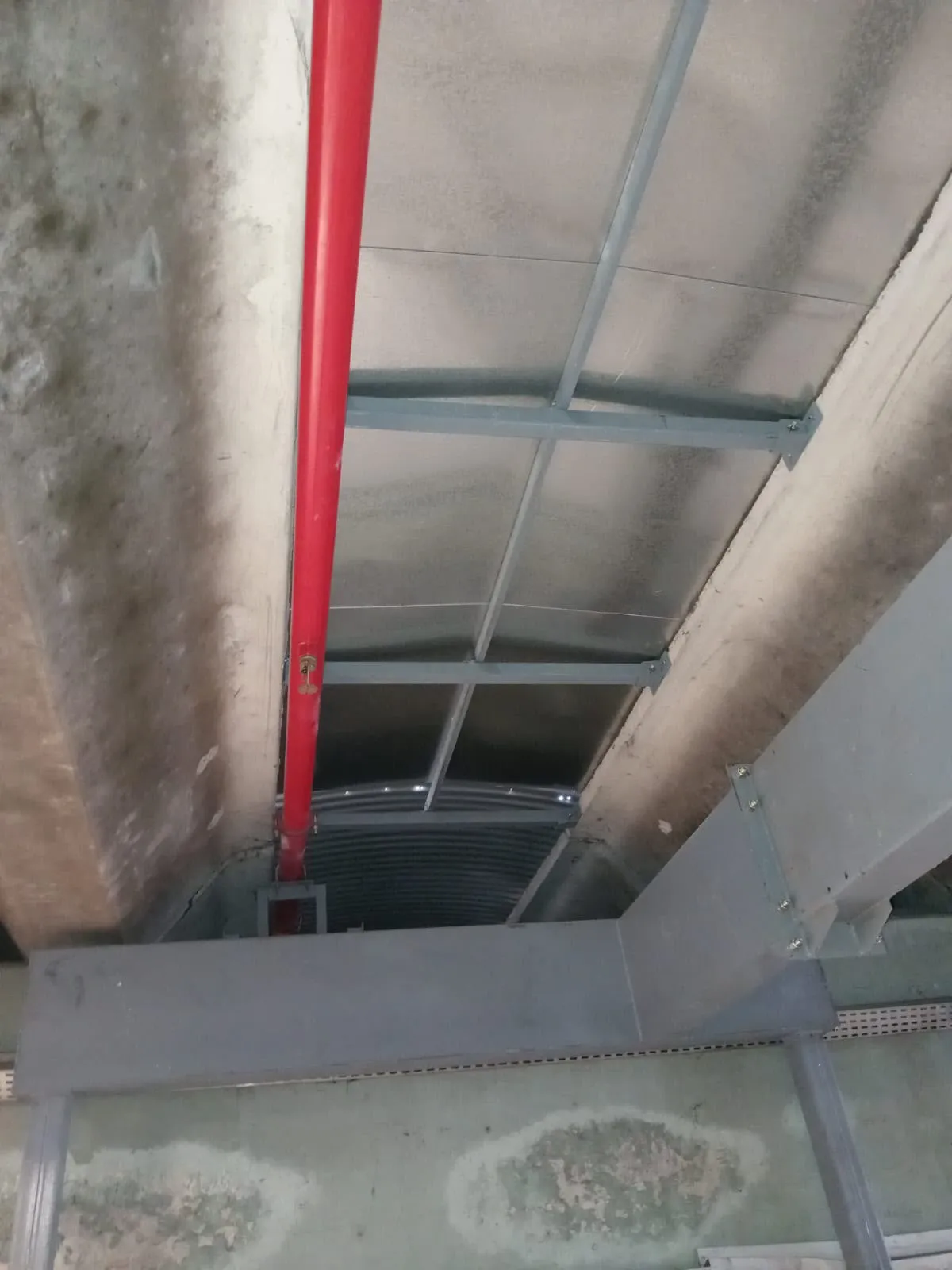 Sellado e impermeabilización de luceras, Arcor Pacheco — MCM3 SRL (foto 14)